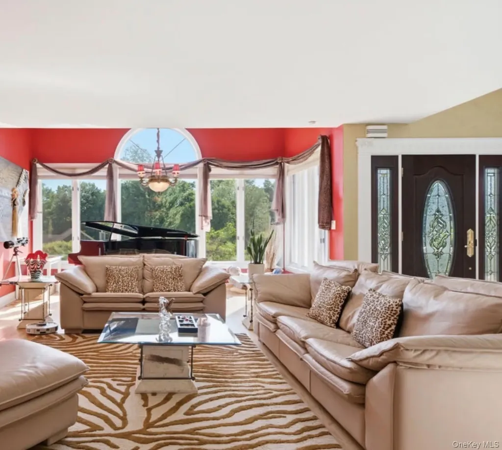 17 Nottingham Way Mahopac NY 10541