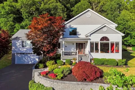17 Nottingham Way Mahopac NY 10541