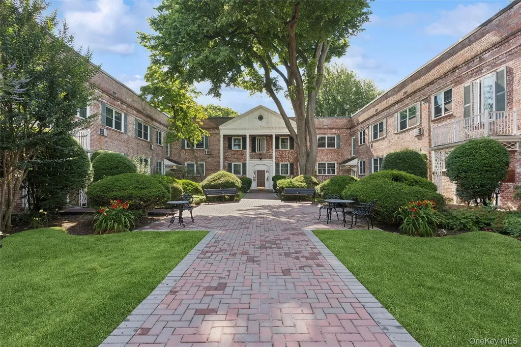 43 N Forest Avenue Rockville Centre NY 11570