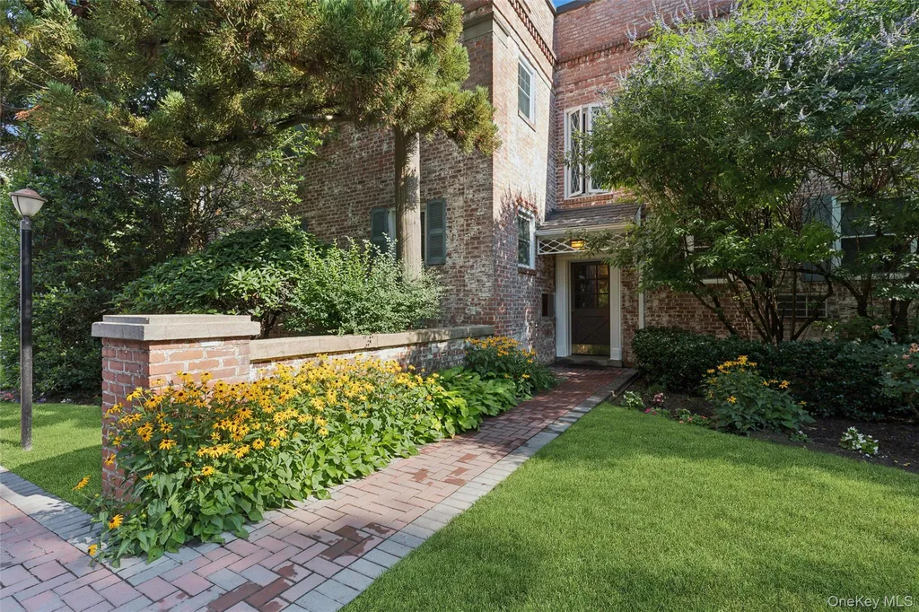 43 N Forest Avenue Rockville Centre NY 11570