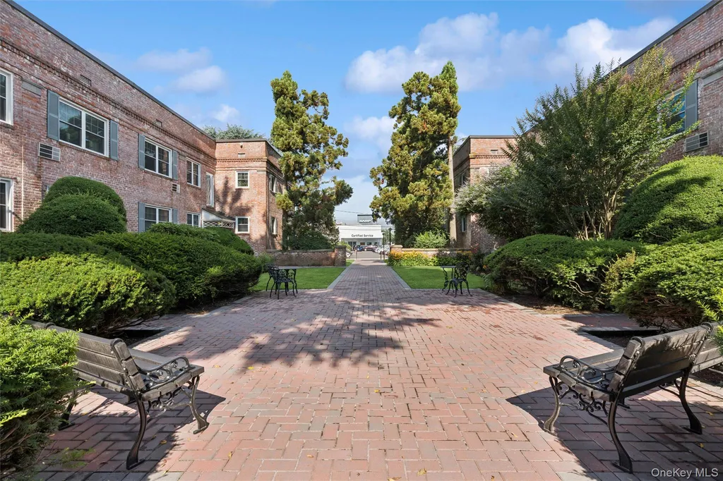 43 N Forest Avenue Rockville Centre NY 11570