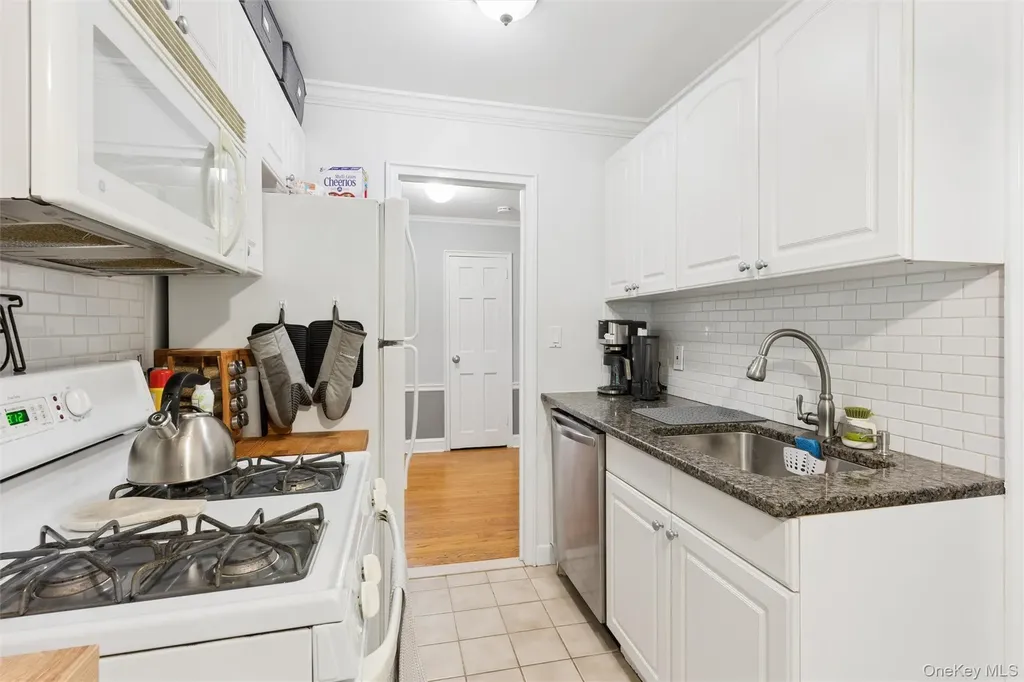 43 N Forest Avenue Rockville Centre NY 11570