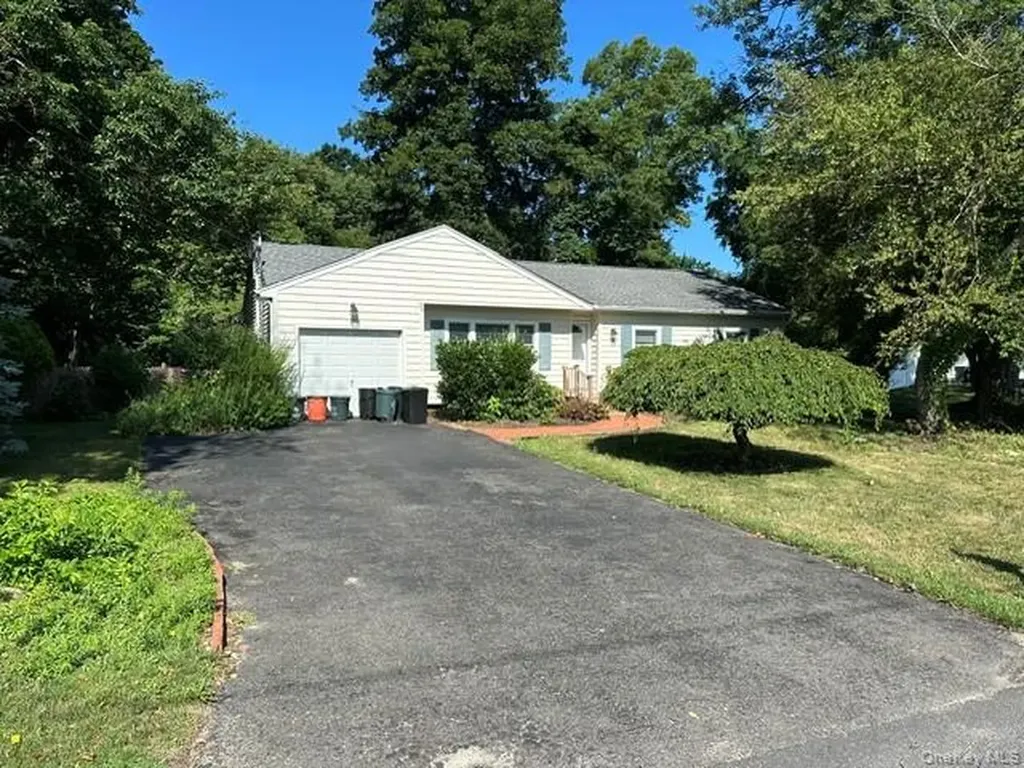 94 Arlington Road Ronkonkoma NY 11779