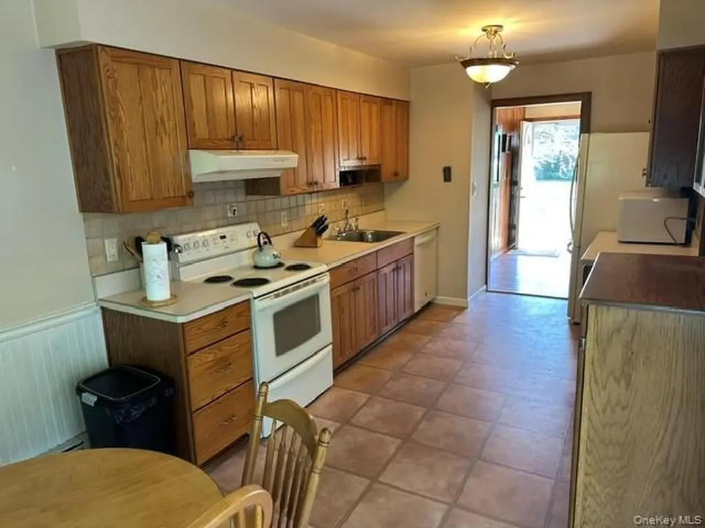 94 Arlington Road Ronkonkoma NY 11779