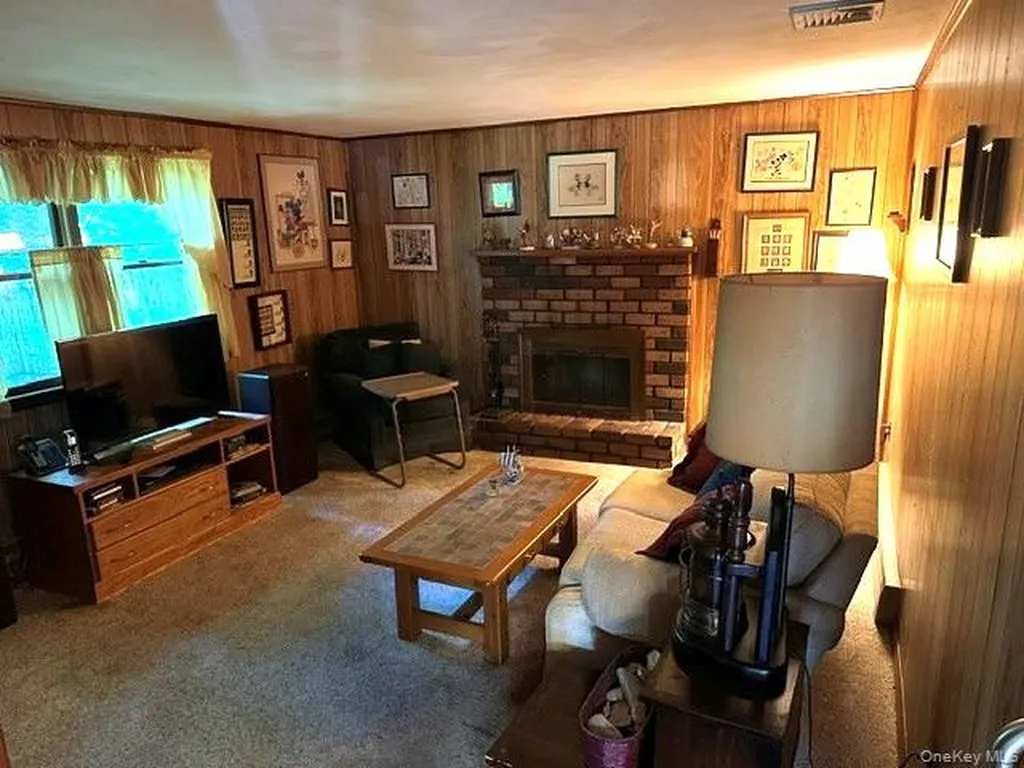 94 Arlington Road Ronkonkoma NY 11779