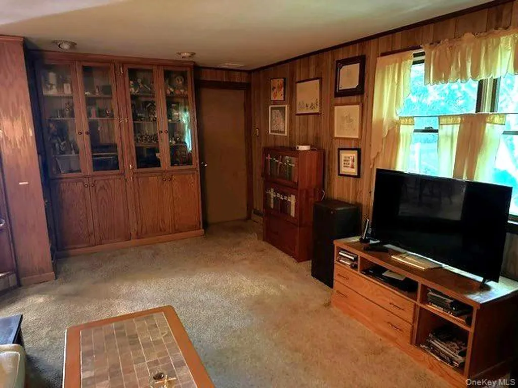 94 Arlington Road Ronkonkoma NY 11779