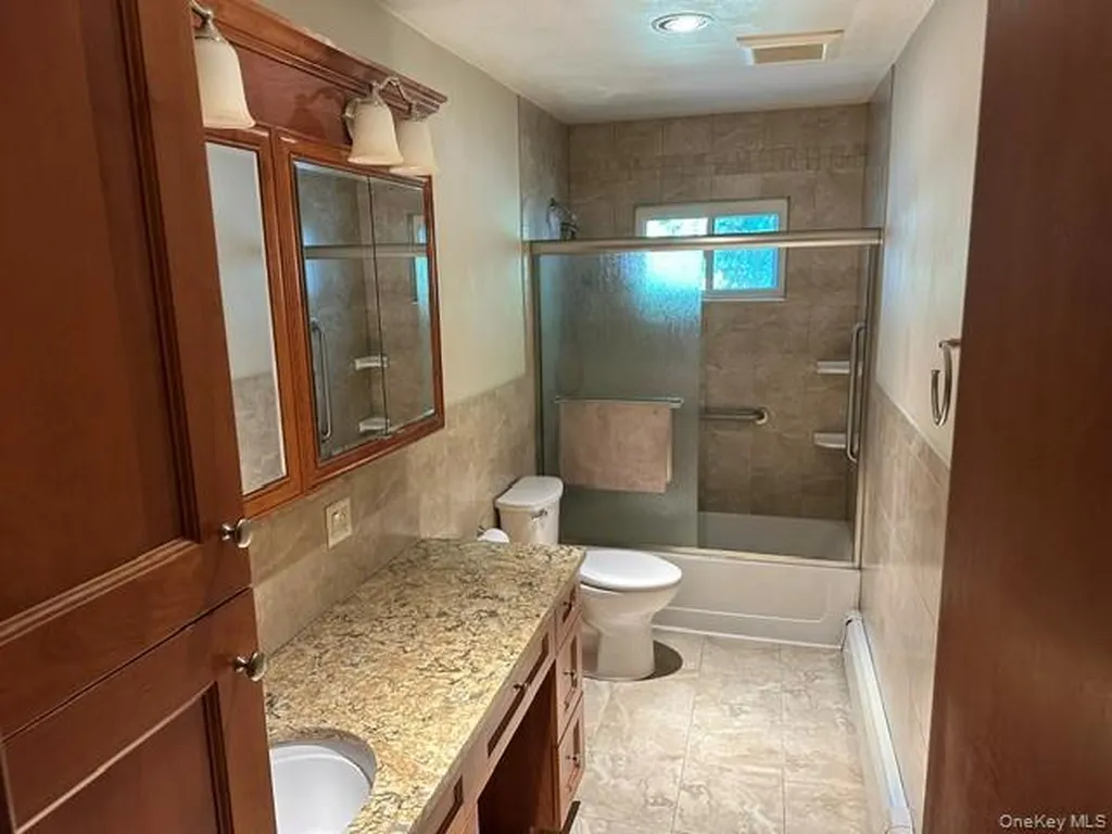 94 Arlington Road Ronkonkoma NY 11779