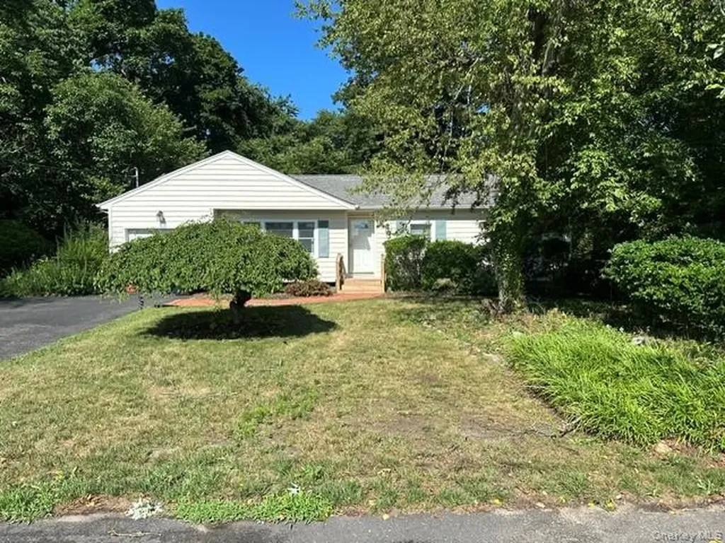 94 Arlington Road Ronkonkoma NY 11779