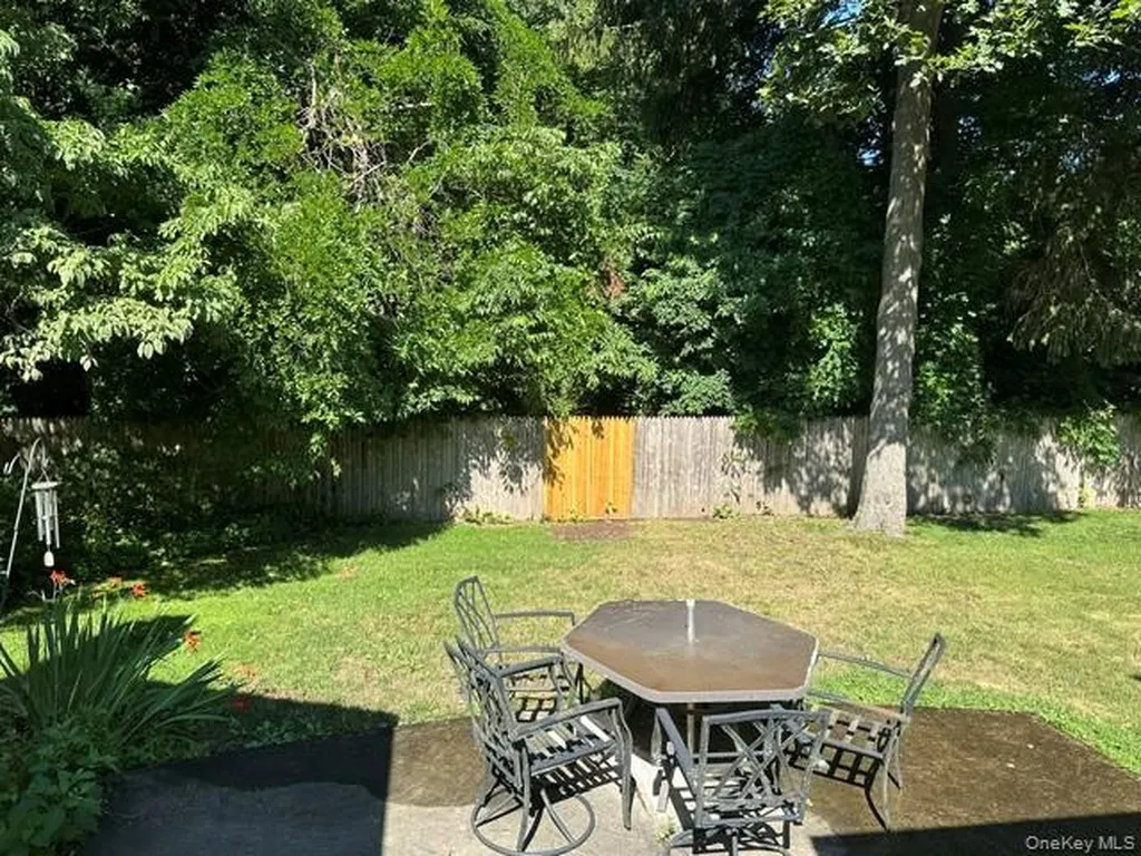 94 Arlington Road Ronkonkoma NY 11779