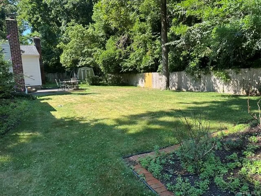 94 Arlington Road Ronkonkoma NY 11779