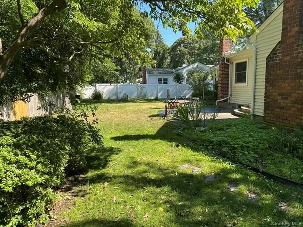 94 Arlington Road Ronkonkoma NY 11779