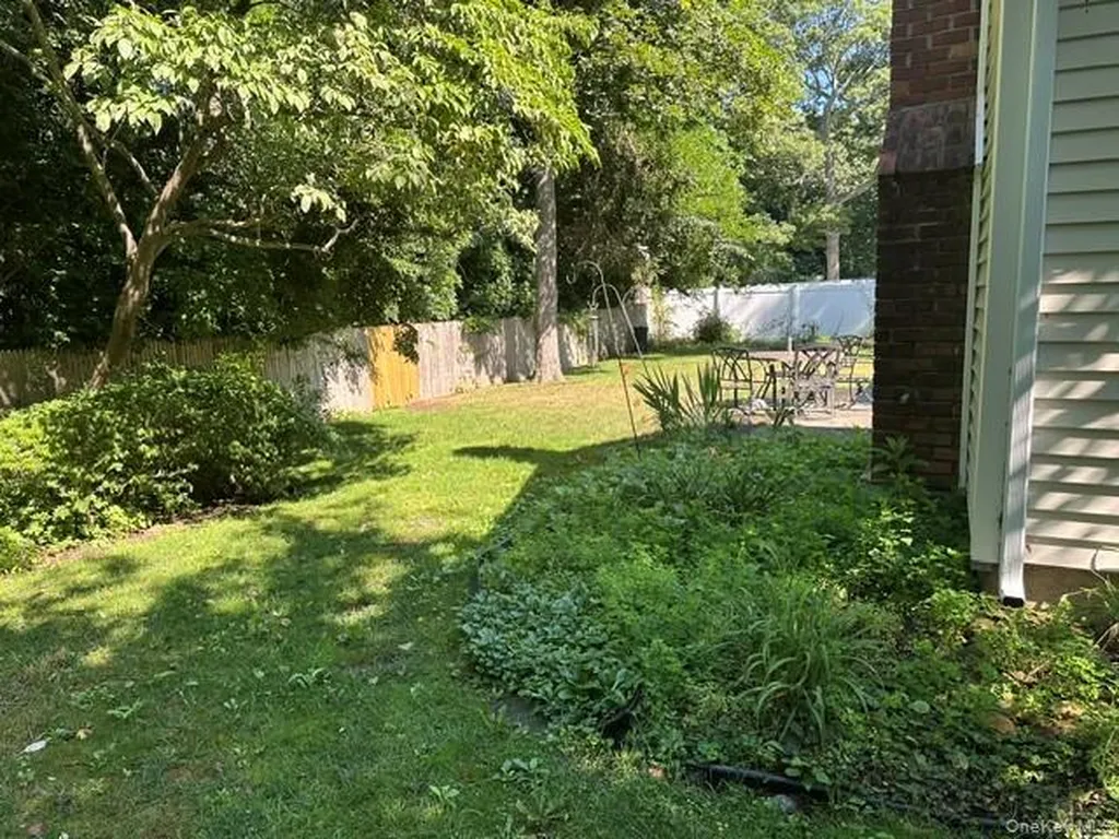 94 Arlington Road Ronkonkoma NY 11779