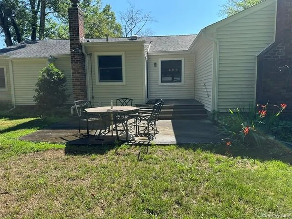 94 Arlington Road Ronkonkoma NY 11779