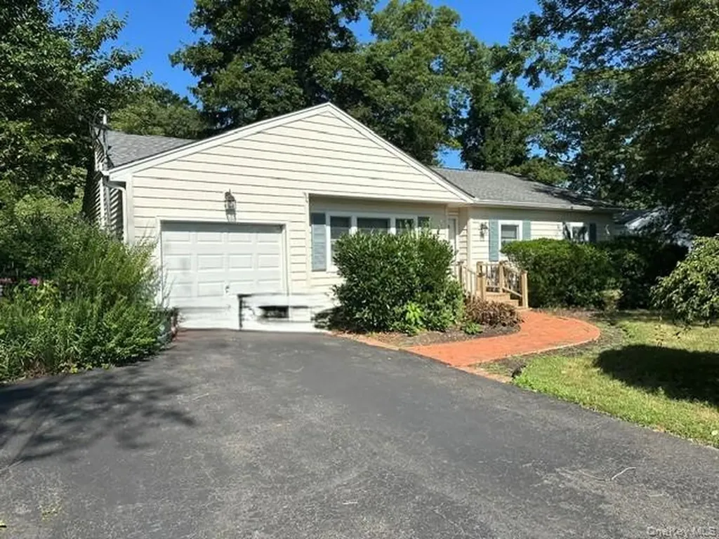 94 Arlington Road Ronkonkoma NY 11779