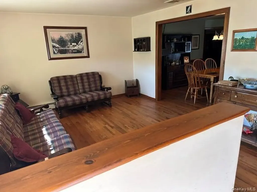 94 Arlington Road Ronkonkoma NY 11779