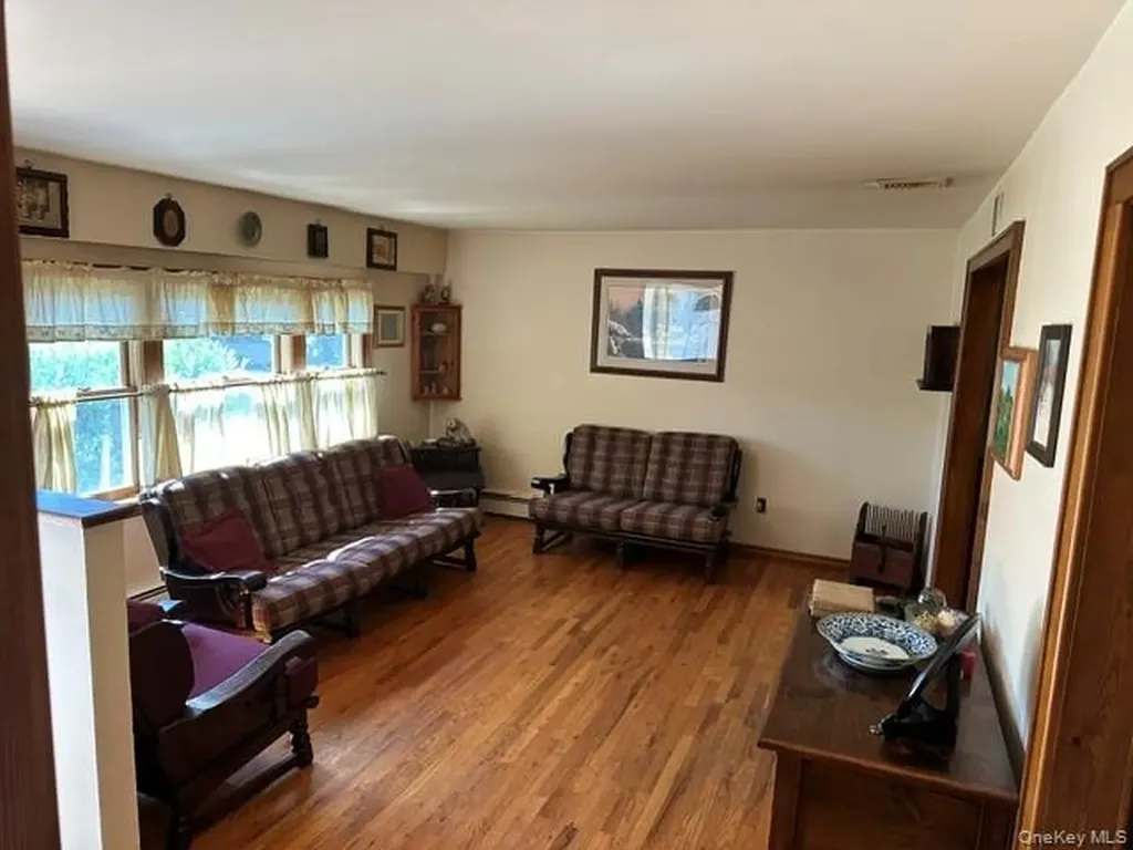 94 Arlington Road Ronkonkoma NY 11779