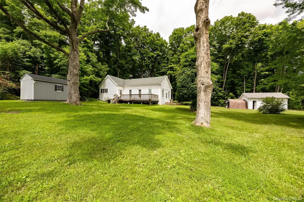 357 Pumpkin Lane Clinton Corners NY 12514
