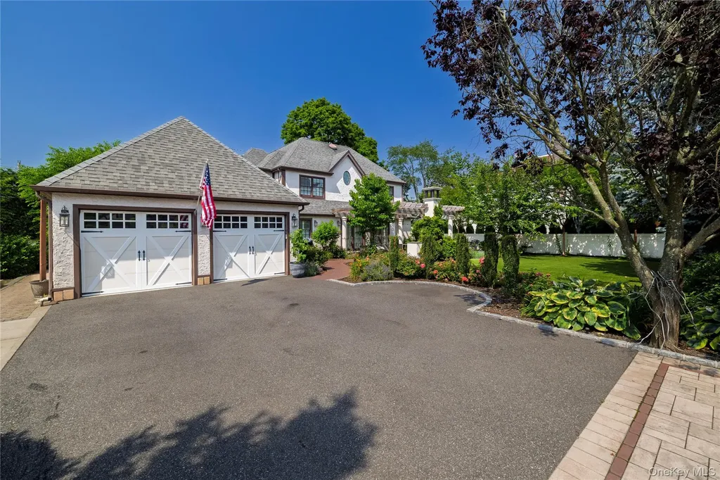 7 Yorkshire Road Rockville Centre NY 11570