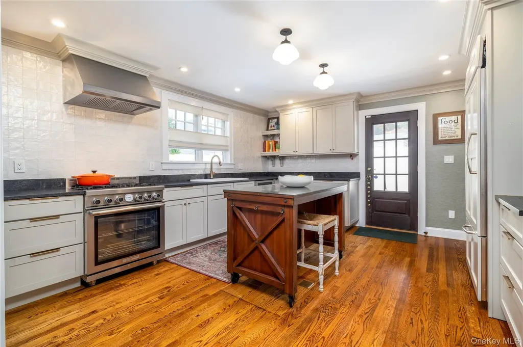 7 Yorkshire Road Rockville Centre NY 11570