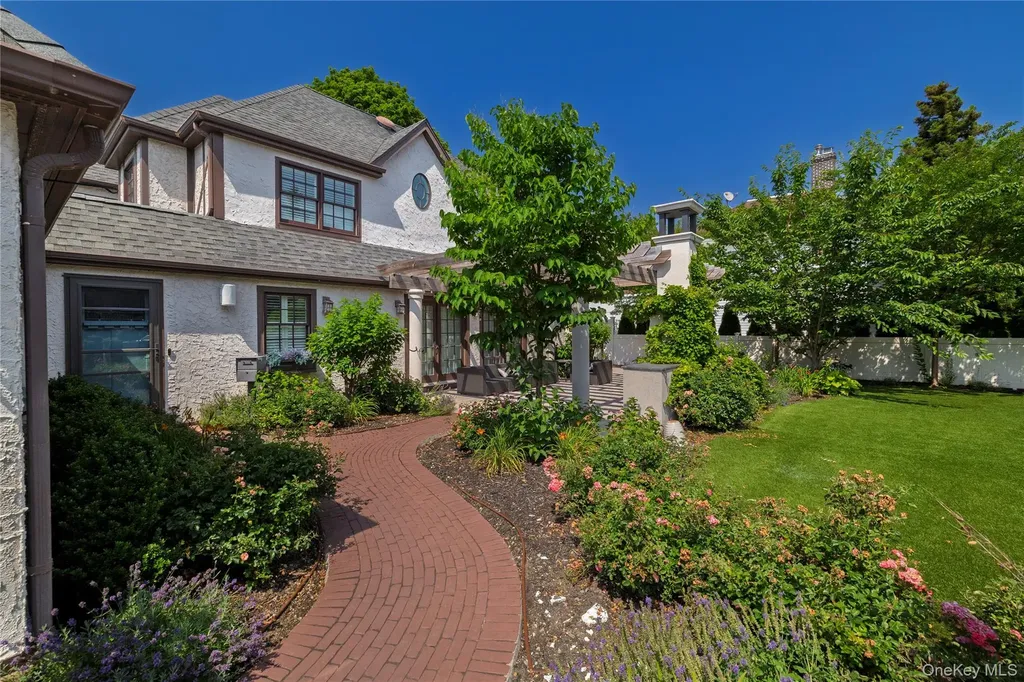 7 Yorkshire Road Rockville Centre NY 11570