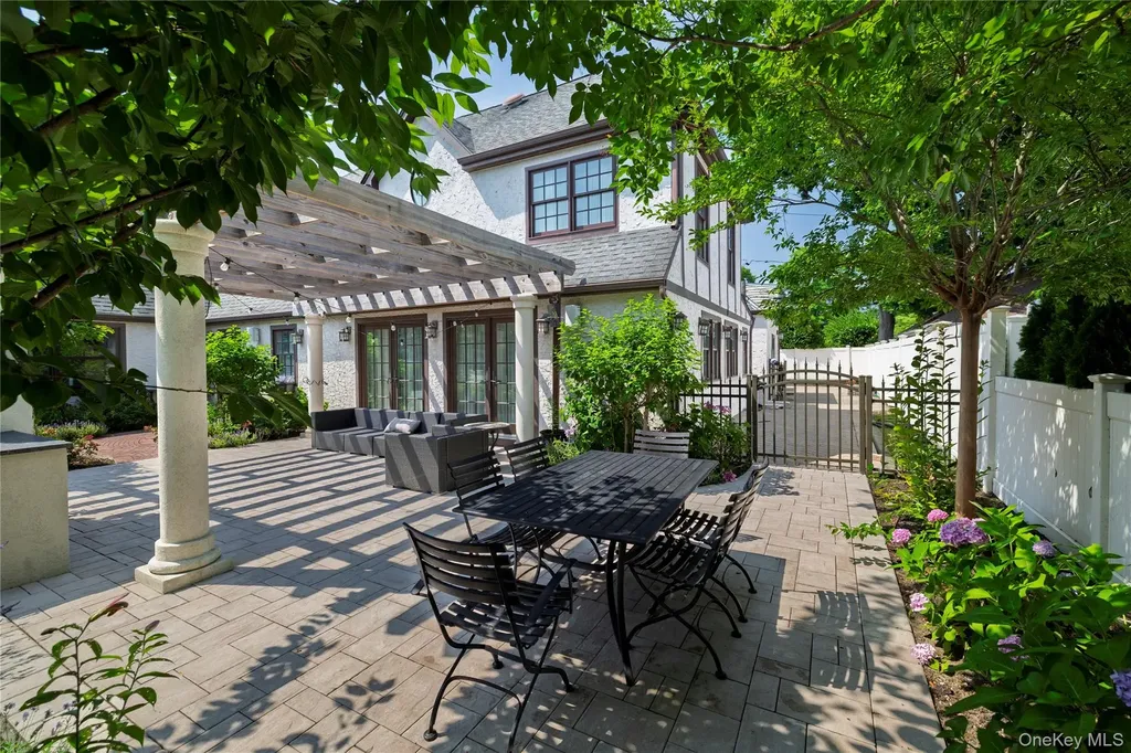 7 Yorkshire Road Rockville Centre NY 11570