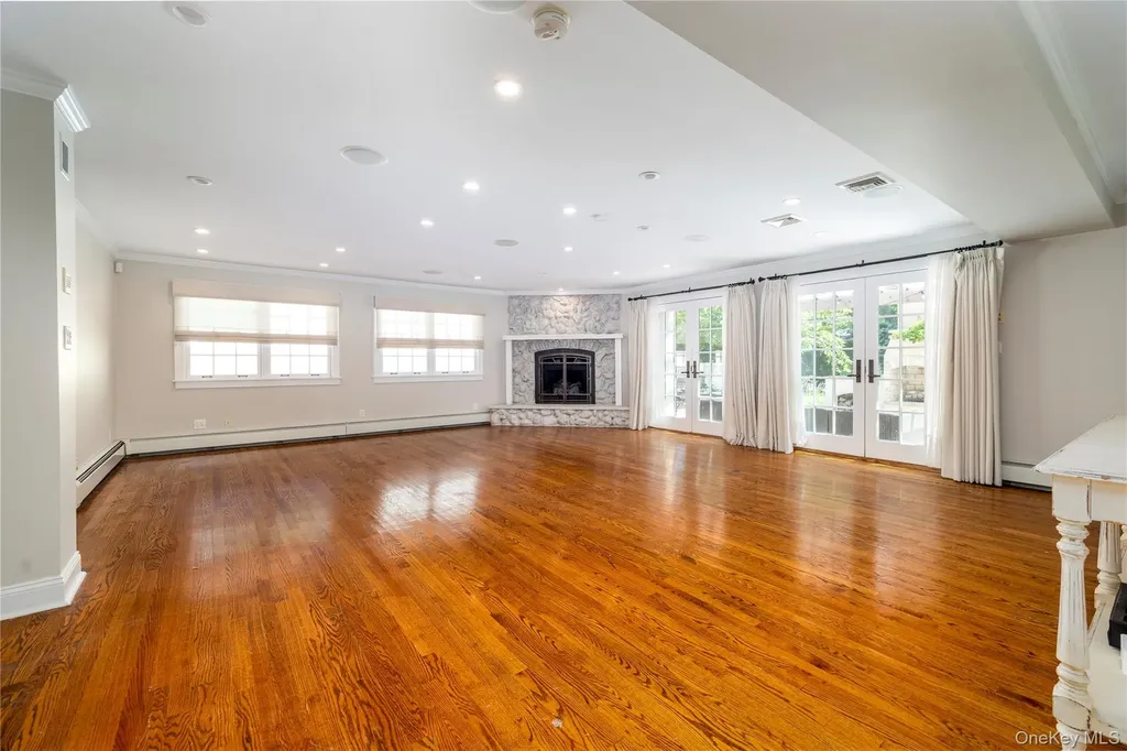 7 Yorkshire Road Rockville Centre NY 11570
