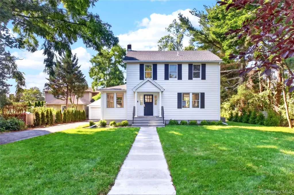 118 Willow Street Roslyn Heights NY 11577