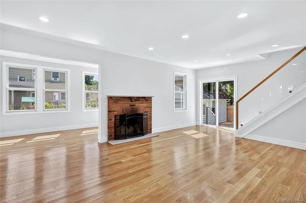 118 Willow Street Roslyn Heights NY 11577