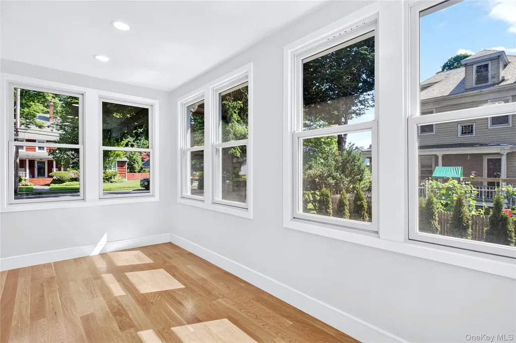 118 Willow Street Roslyn Heights NY 11577