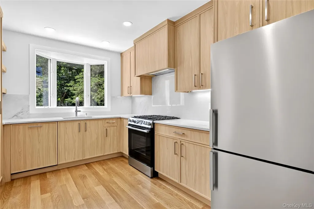 118 Willow Street Roslyn Heights NY 11577