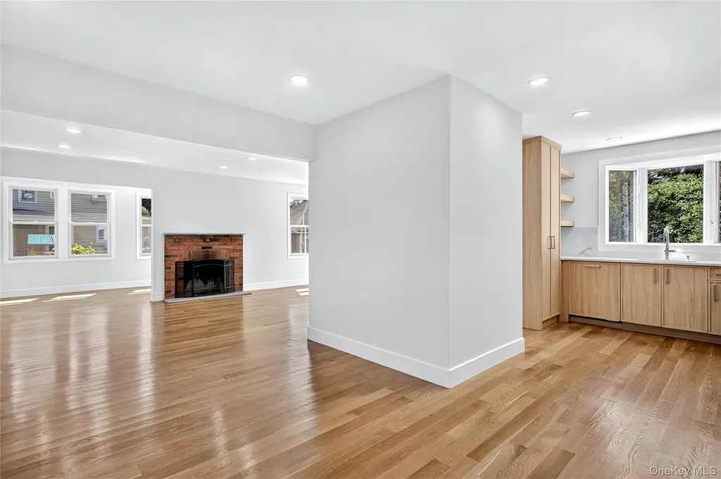 118 Willow Street Roslyn Heights NY 11577