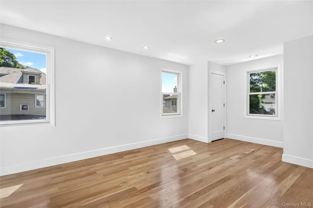 118 Willow Street Roslyn Heights NY 11577