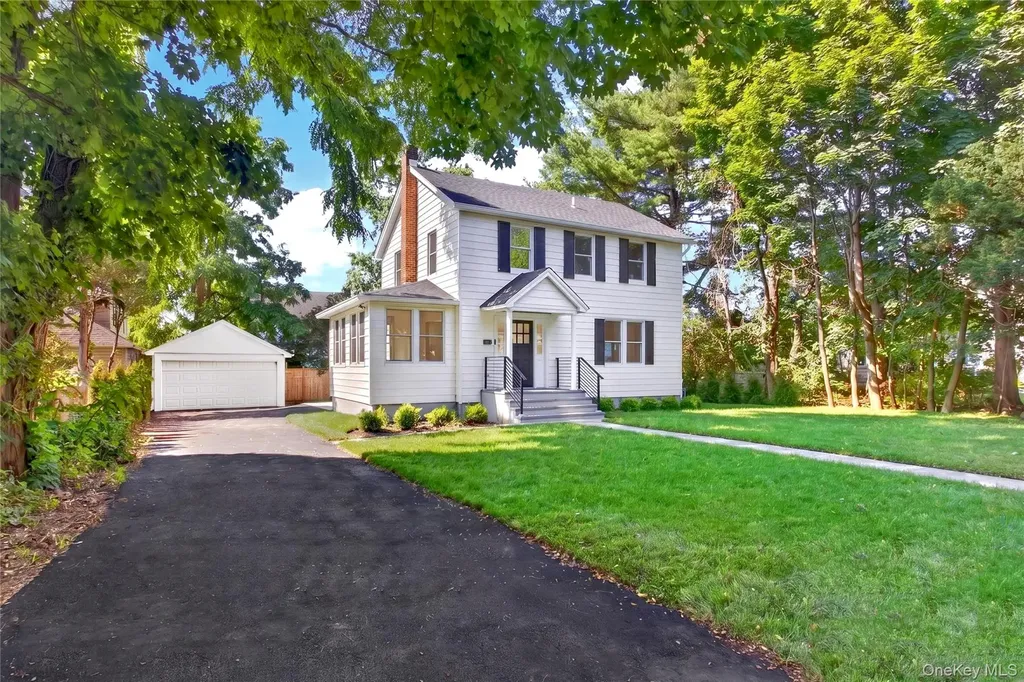 118 Willow Street Roslyn Heights NY 11577