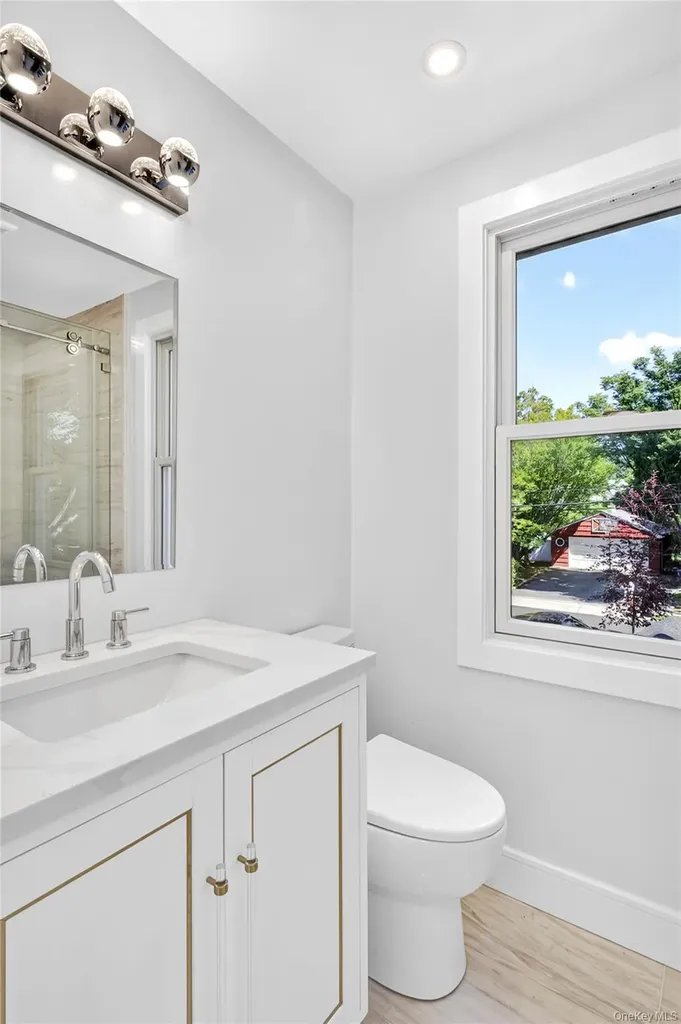 118 Willow Street Roslyn Heights NY 11577