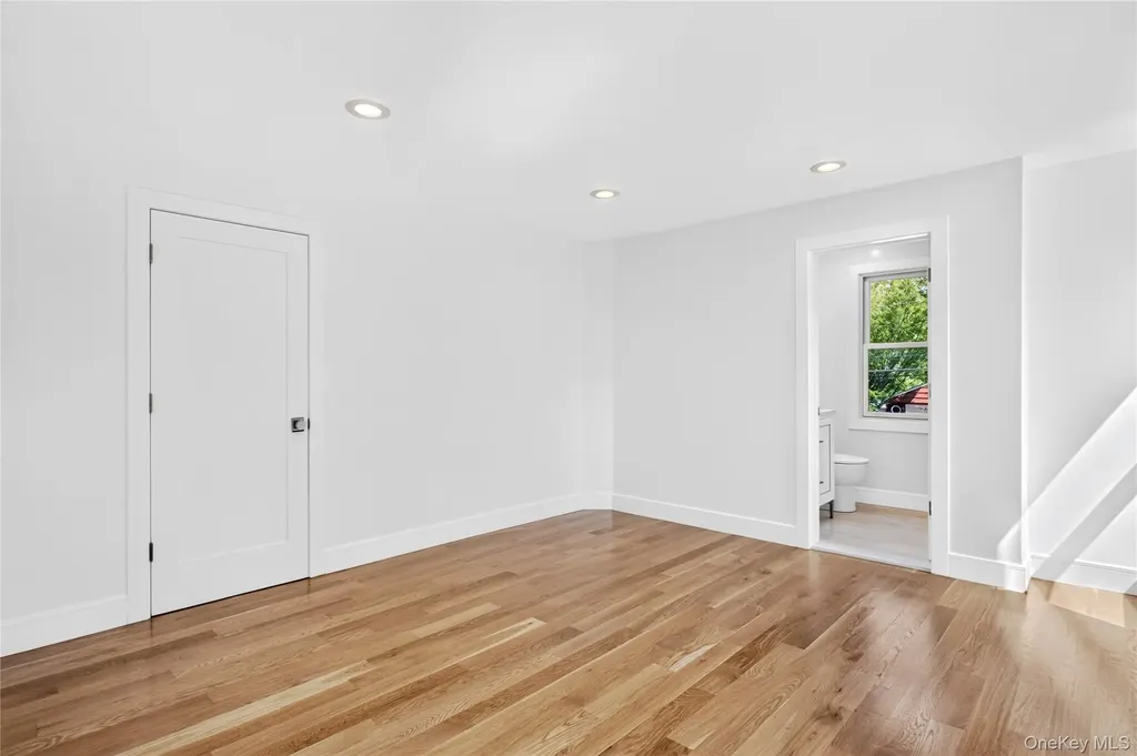 118 Willow Street Roslyn Heights NY 11577