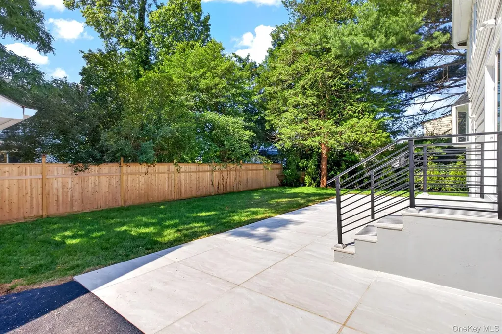 118 Willow Street Roslyn Heights NY 11577