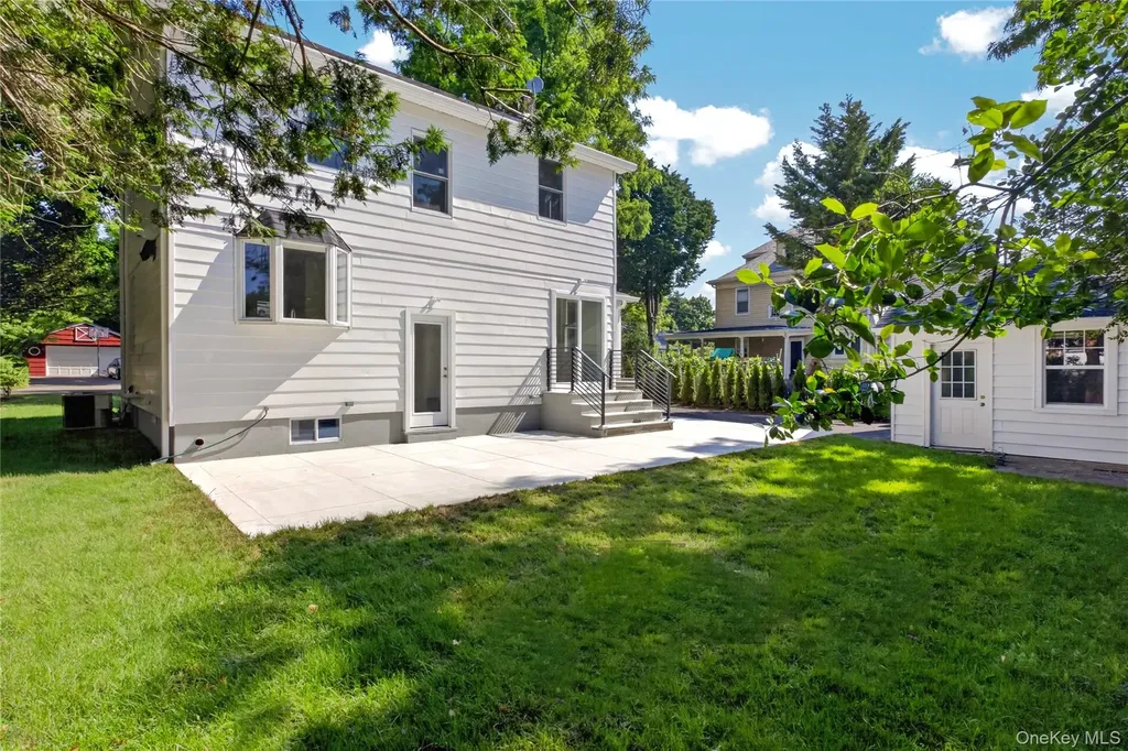 118 Willow Street Roslyn Heights NY 11577