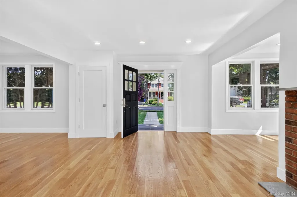118 Willow Street Roslyn Heights NY 11577