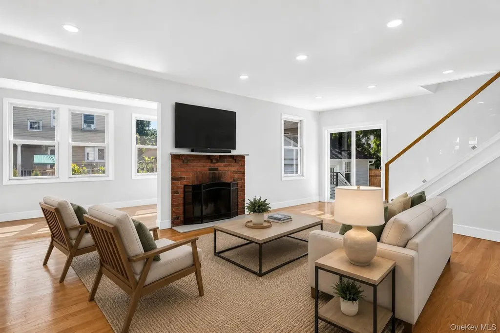 118 Willow Street Roslyn Heights NY 11577
