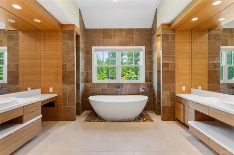 1 Bromley Court Muttontown NY 11791