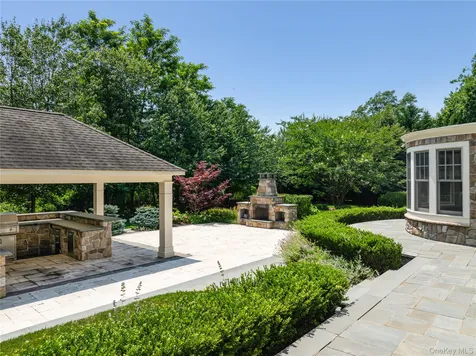 1 Bromley Court Muttontown NY 11791