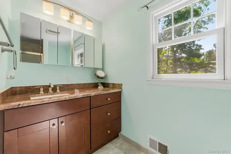 40 Sammis Lane White Plains NY 10605