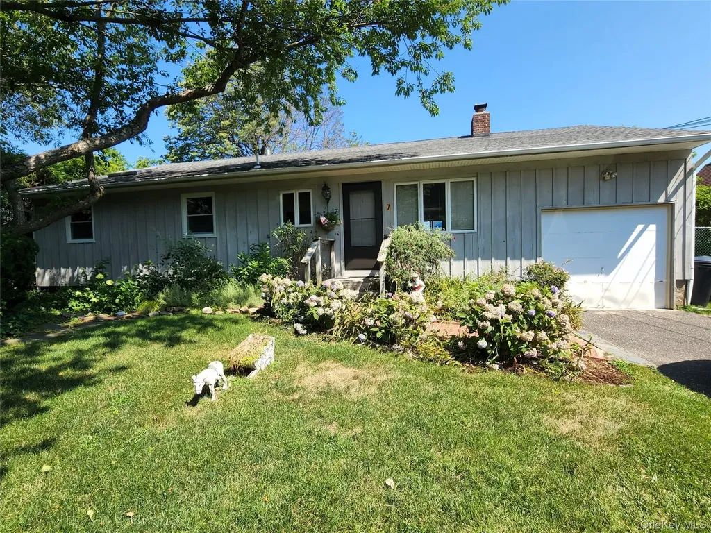7 Riverhead Road Sound Beach NY 11789