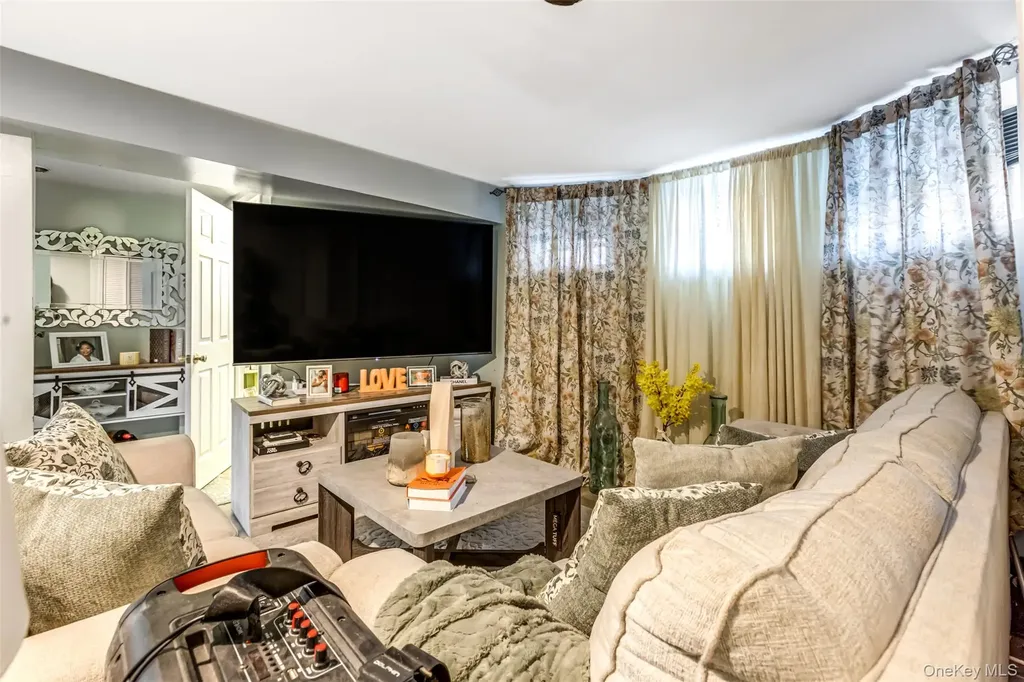 18 Pleasant Place Brooklyn NY 11233