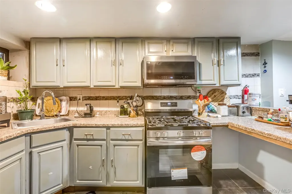 18 Pleasant Place Brooklyn NY 11233