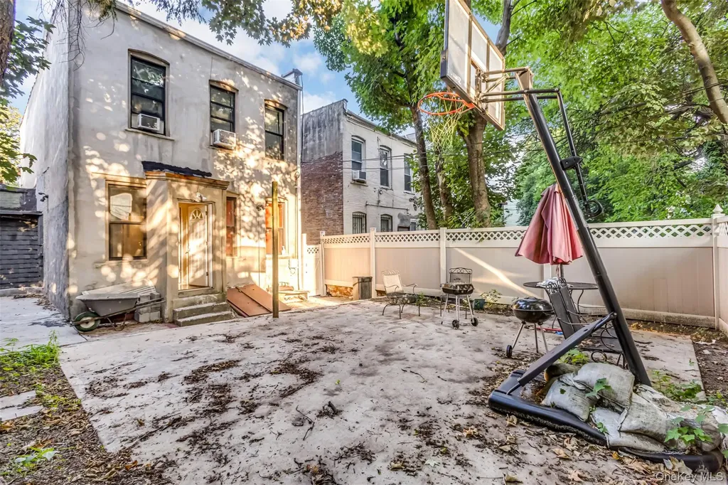 18 Pleasant Place Brooklyn NY 11233