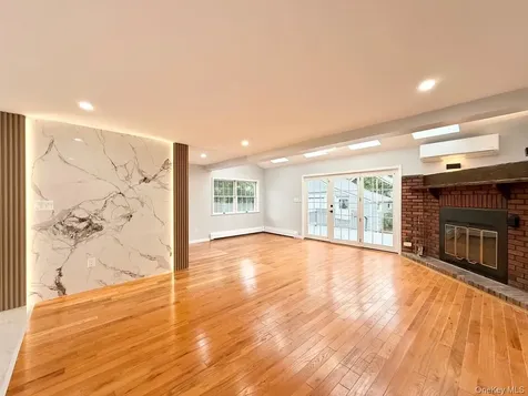 20 Baylis Place Syosset NY 11791