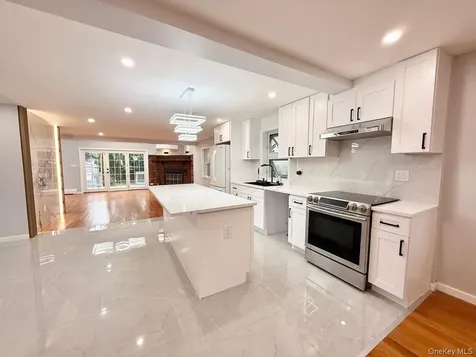 20 Baylis Place Syosset NY 11791
