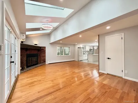 20 Baylis Place Syosset NY 11791