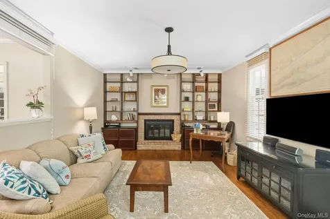 22 Spring Lane Sag Harbor NY 11963